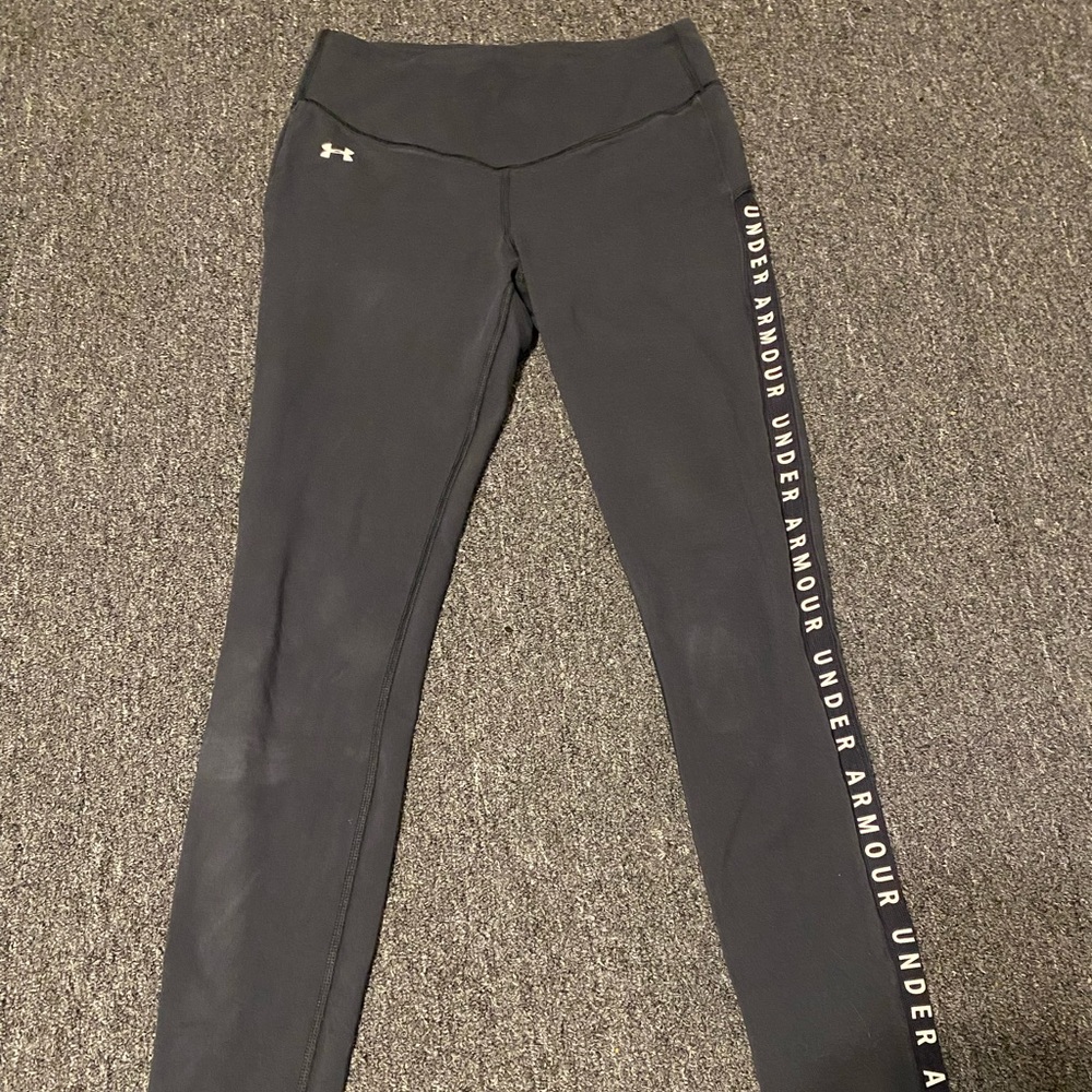 Women’s Under Armor leggings black size M gently used condition